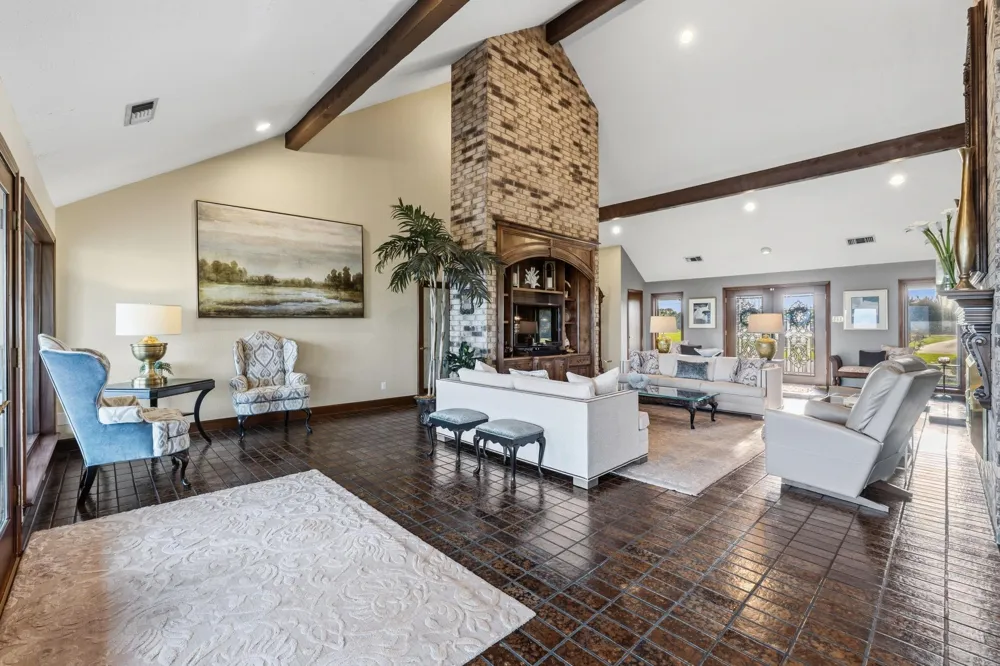 11212 Cedar Gully Road Beach City, TX 77523