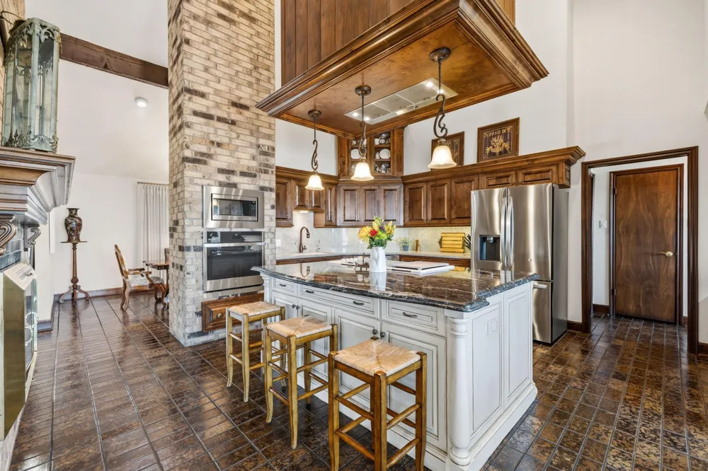 11212 Cedar Gully Road Beach City, TX 77523