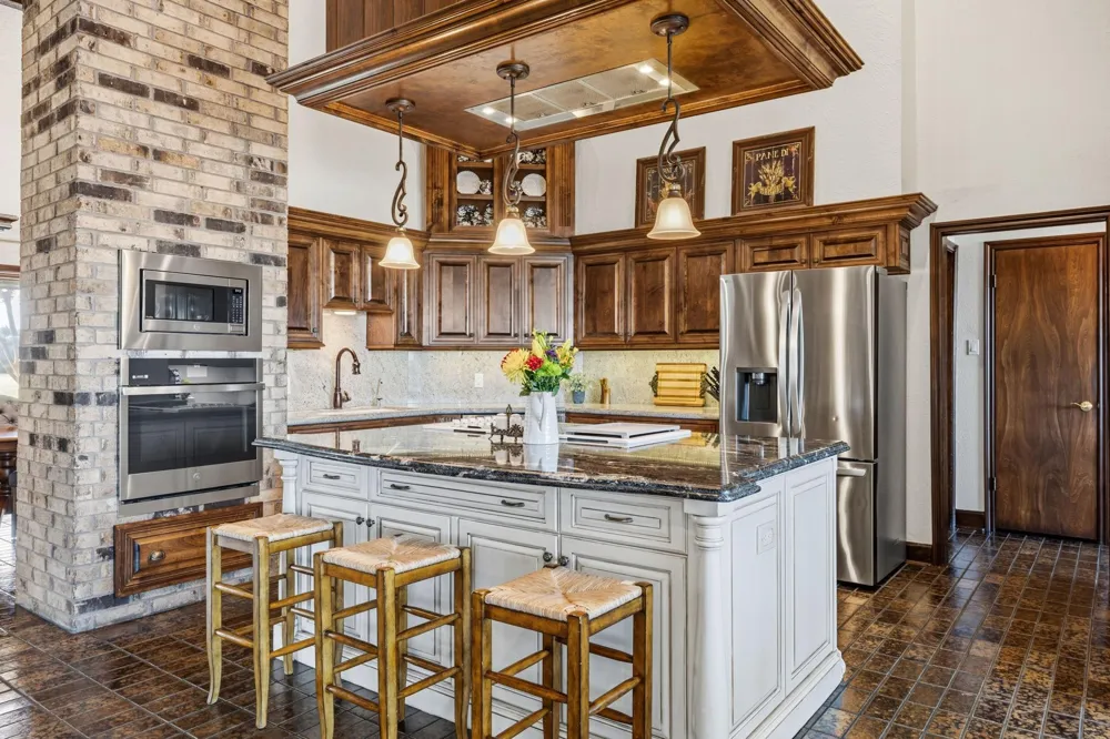 11212 Cedar Gully Road Beach City, TX 77523