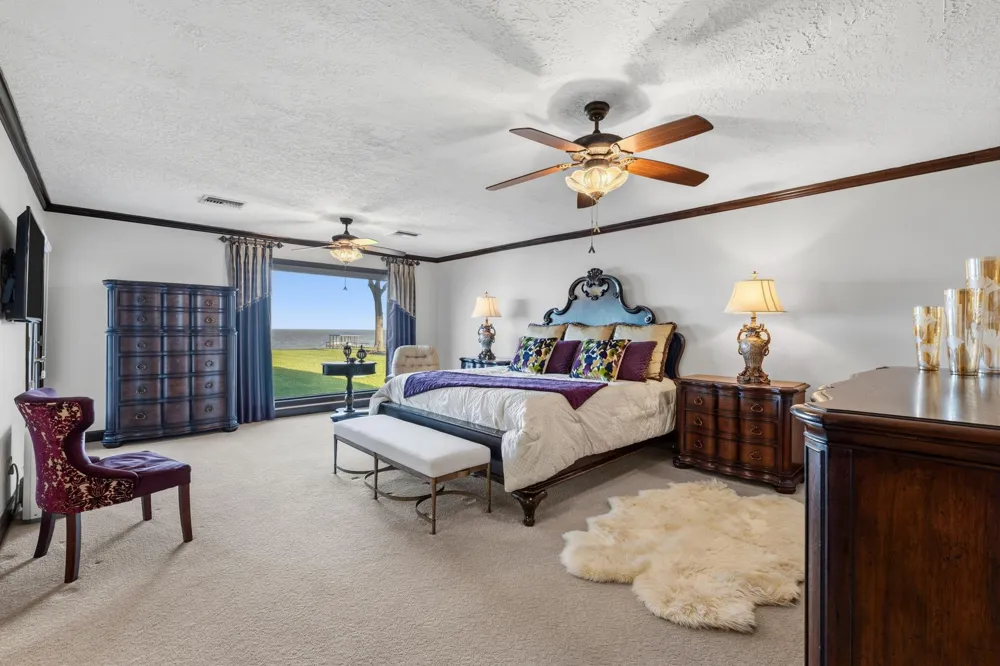 11212 Cedar Gully Road Beach City, TX 77523