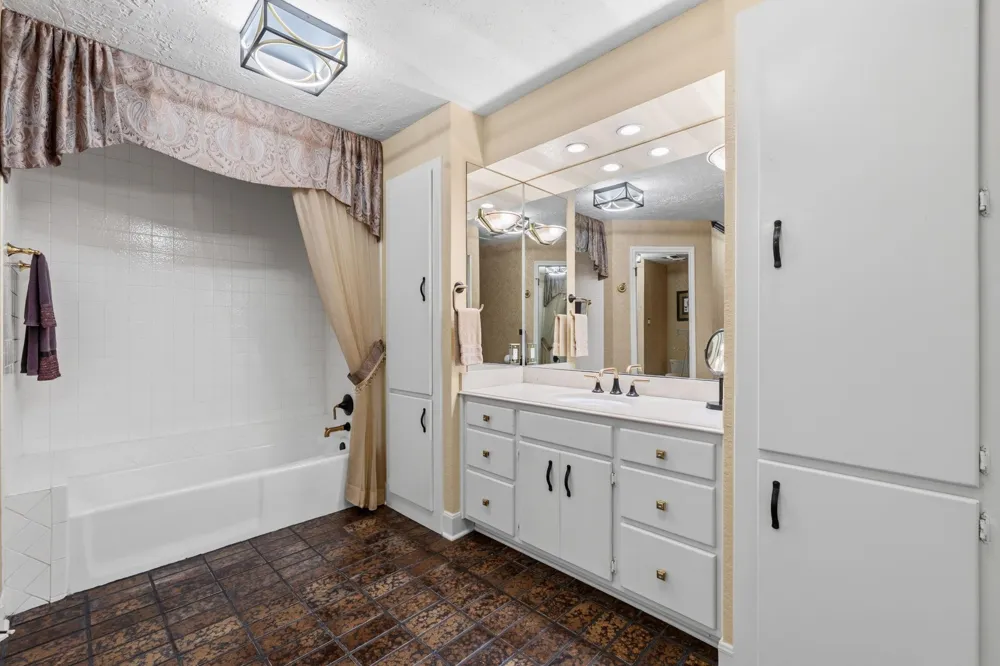 11212 Cedar Gully Road Beach City, TX 77523