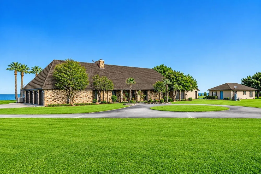 11212 Cedar Gully Road Beach City, TX 77523