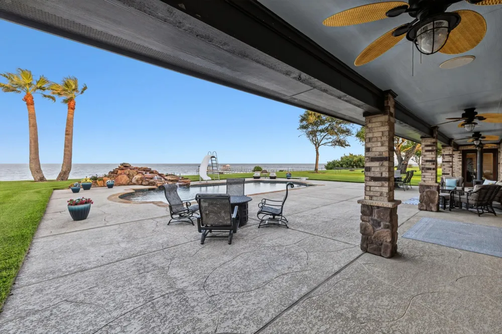 11212 Cedar Gully Road Beach City, TX 77523