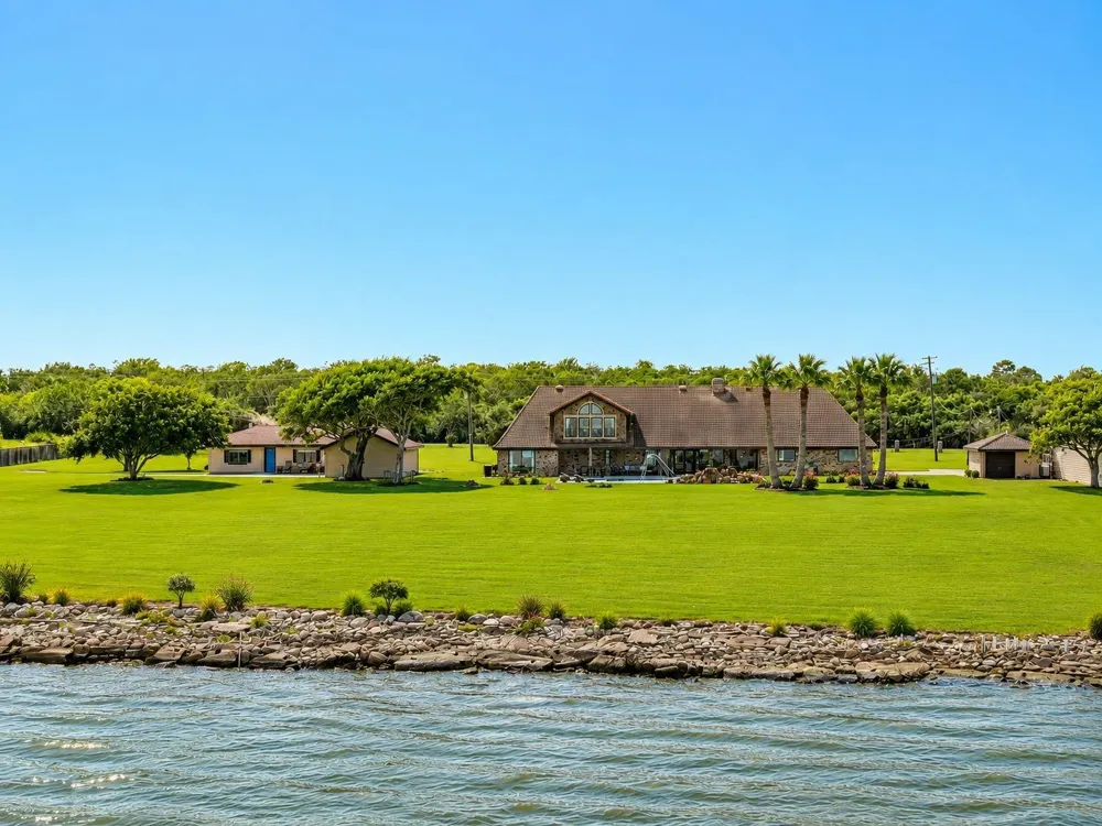 11212 Cedar Gully Road Beach City, TX 77523