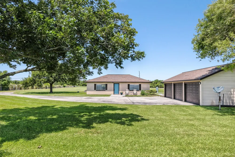 11212 Cedar Gully Road Beach City, TX 77523