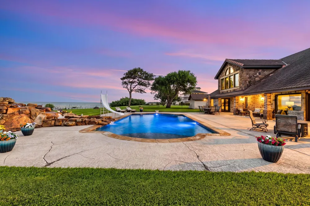 11212 Cedar Gully Road Beach City, TX 77523