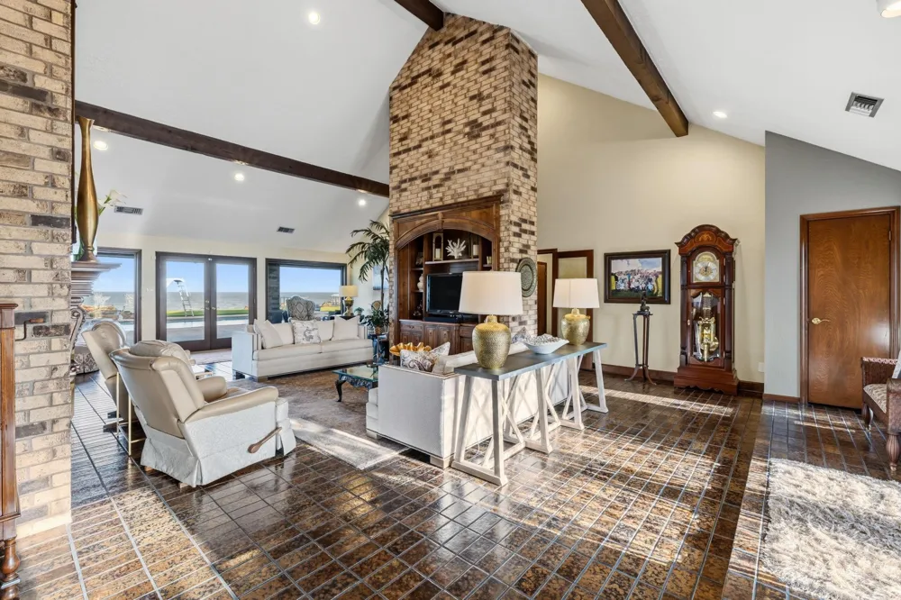 11212 Cedar Gully Road Beach City, TX 77523