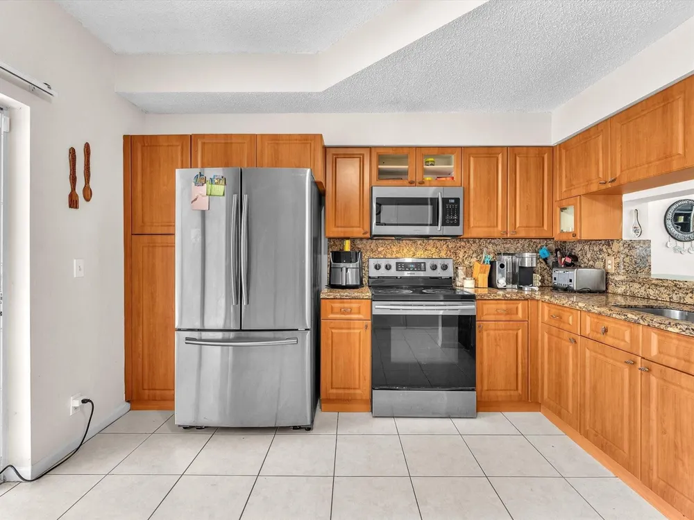 9850 NW 57TH Manor Coral Springs, FL 33076