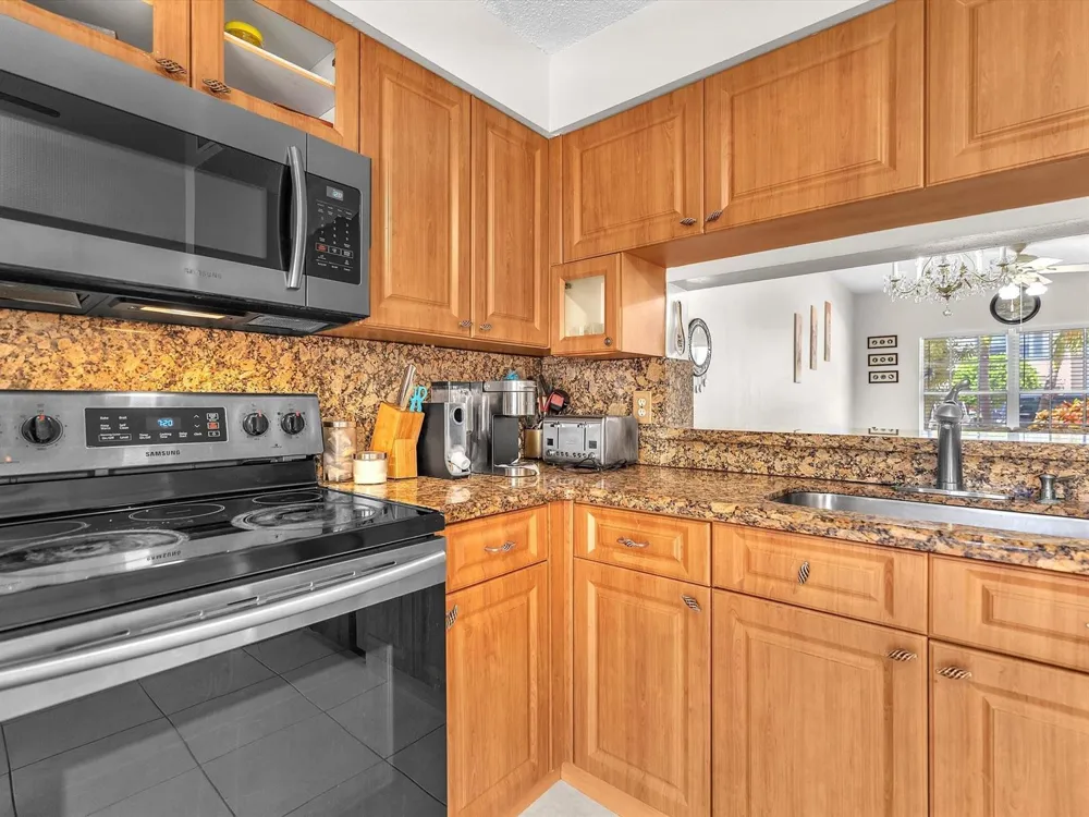 9850 NW 57TH Manor Coral Springs, FL 33076