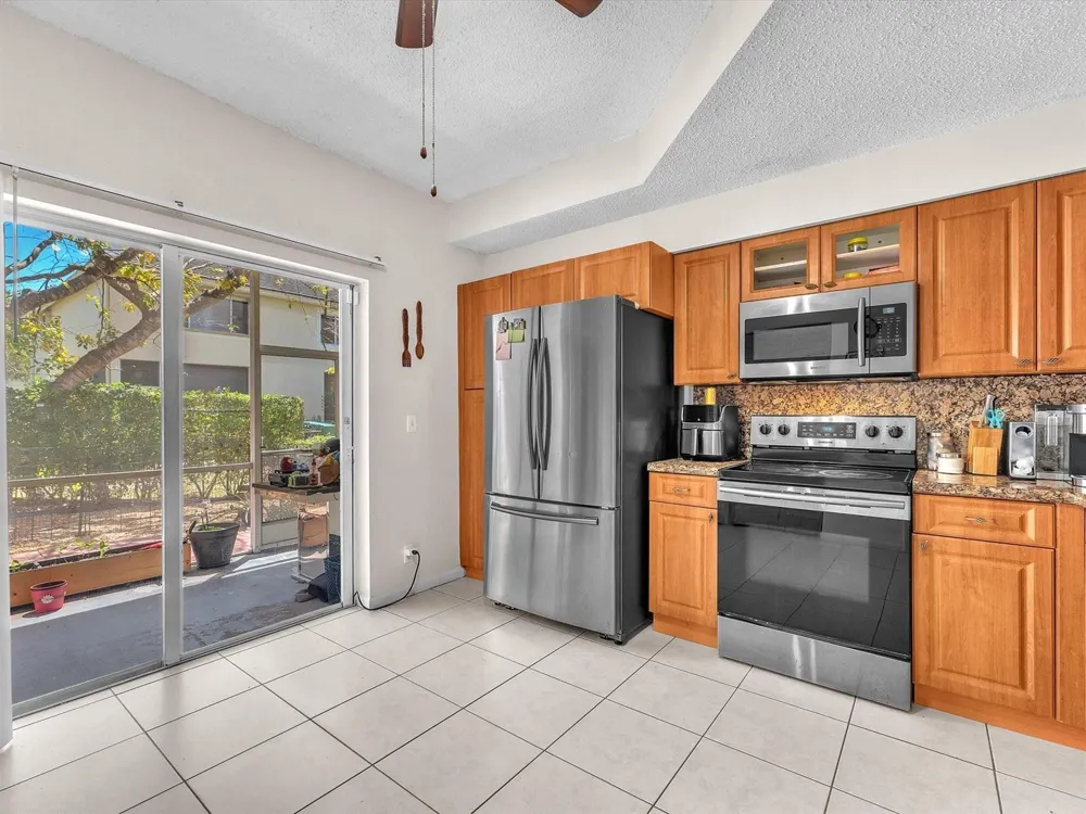 9850 NW 57TH Manor Coral Springs, FL 33076