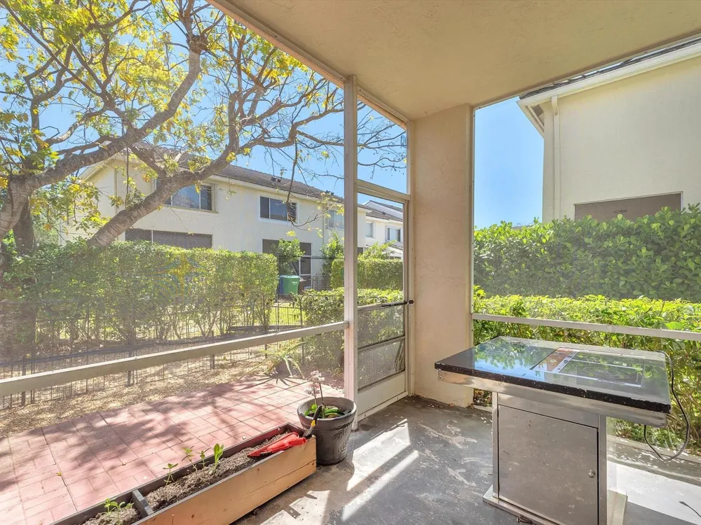 9850 NW 57TH Manor Coral Springs, FL 33076