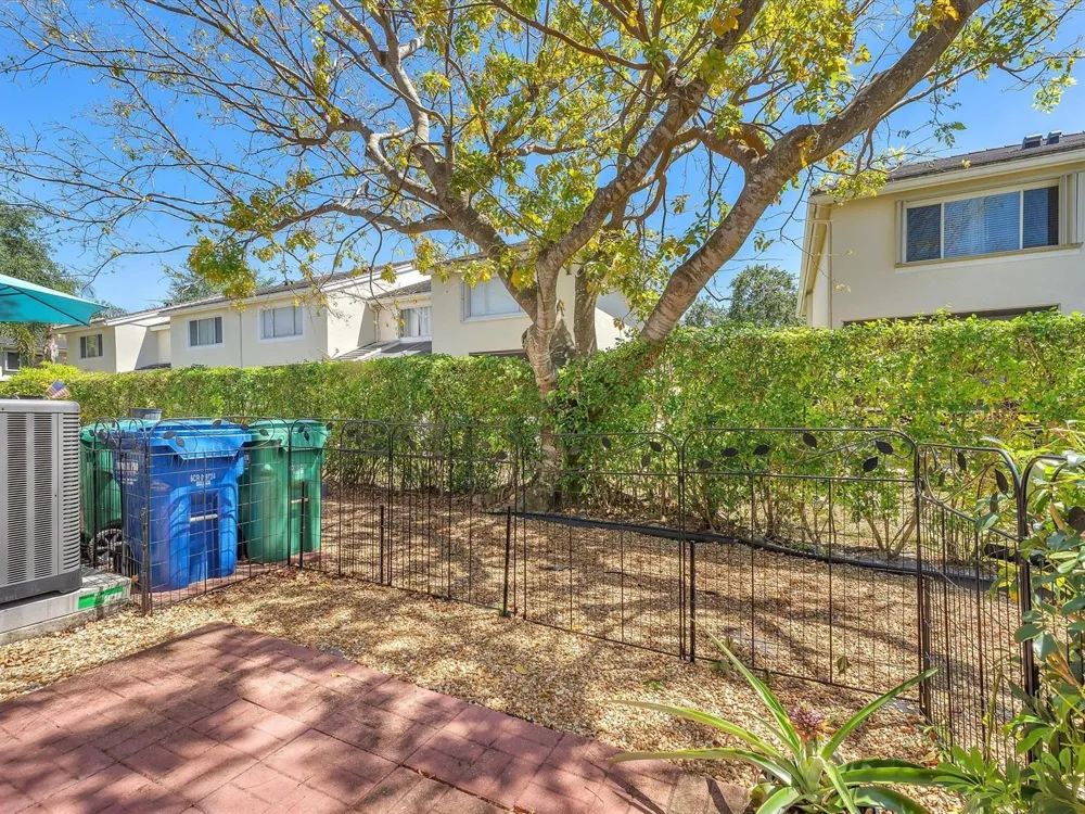 9850 NW 57TH Manor Coral Springs, FL 33076