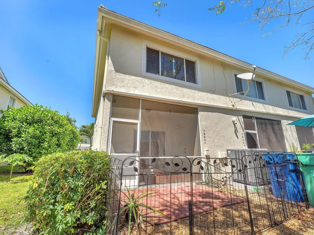 9850 NW 57TH Manor Coral Springs, FL 33076