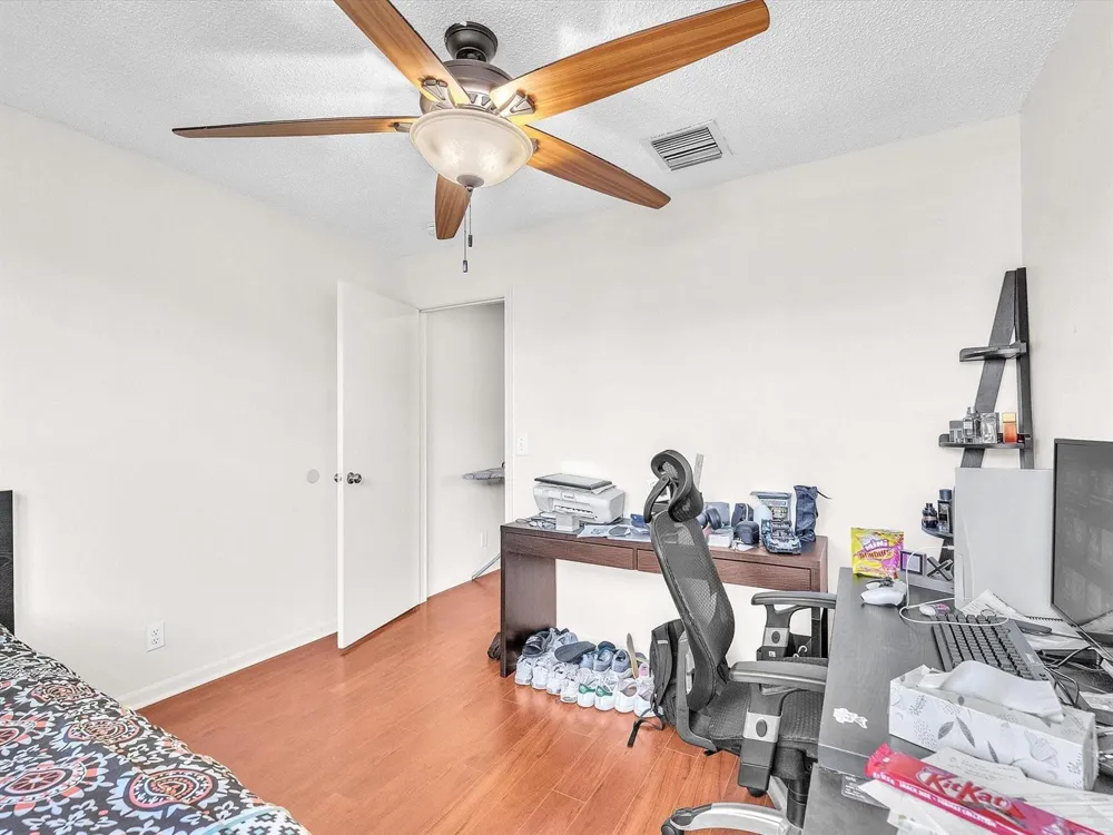 9850 NW 57TH Manor Coral Springs, FL 33076