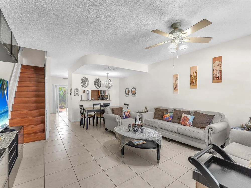 9850 NW 57TH Manor Coral Springs, FL 33076