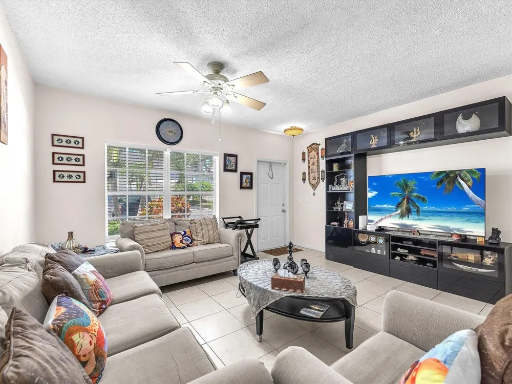 9850 NW 57TH Manor Coral Springs, FL 33076