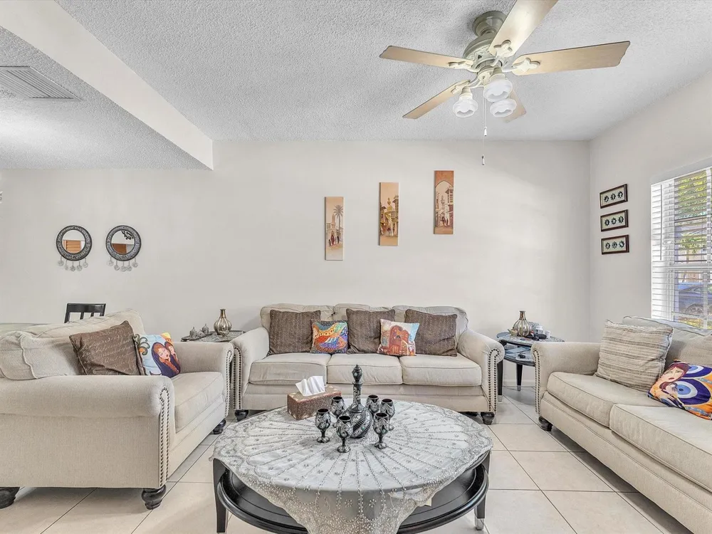 9850 NW 57TH Manor Coral Springs, FL 33076