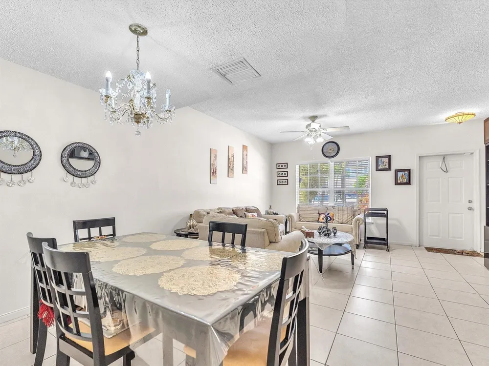 9850 NW 57TH Manor Coral Springs, FL 33076