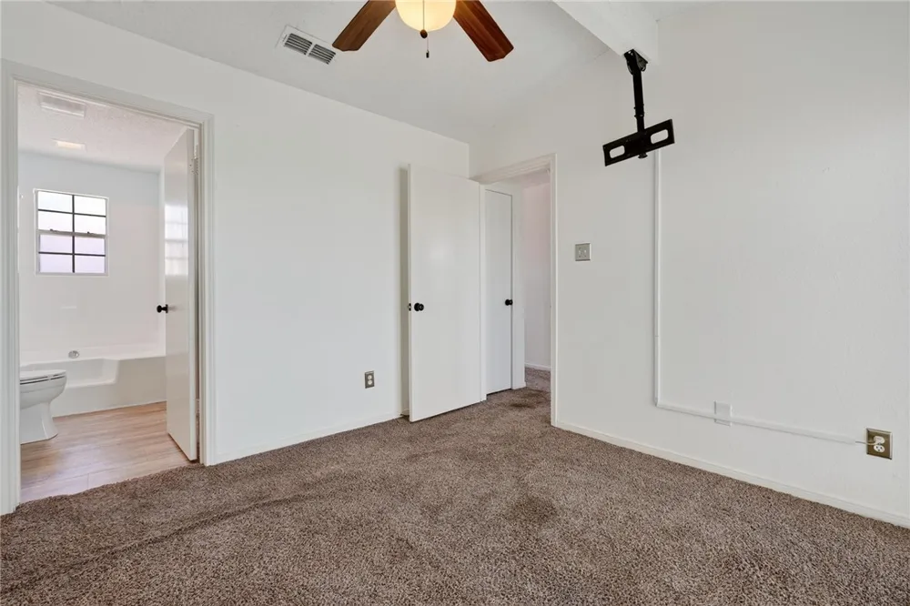 1001 W Bayview Boulevard #O Portland, TX 78374