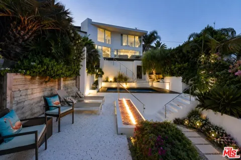 8380 HOLLYWOOD