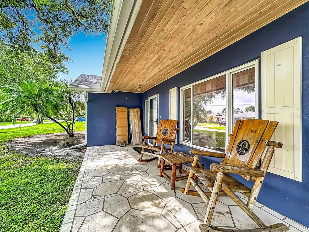 1953 ROLLING GREEN CIRCLE Sarasota, FL 34240