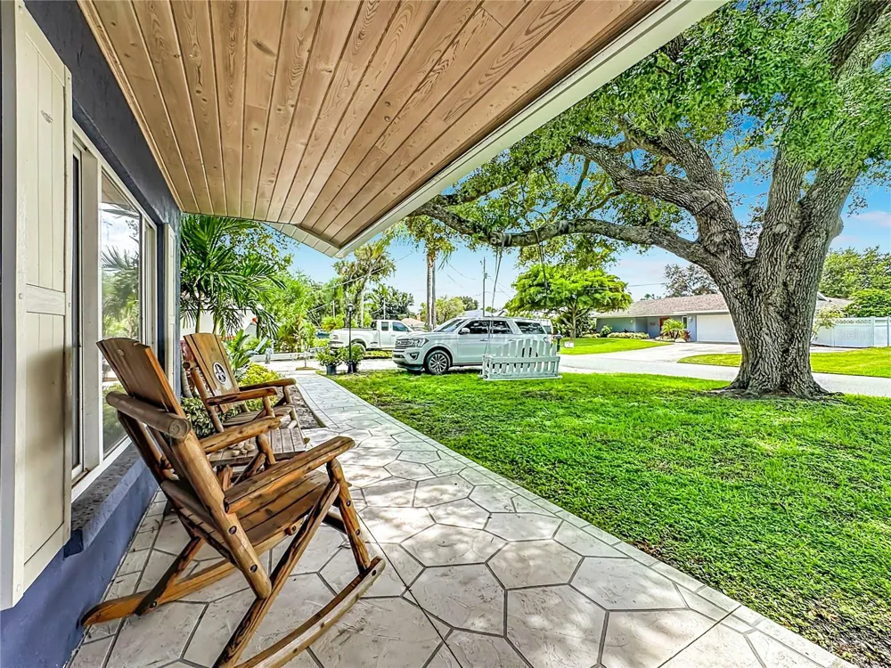 1953 ROLLING GREEN CIRCLE Sarasota, FL 34240