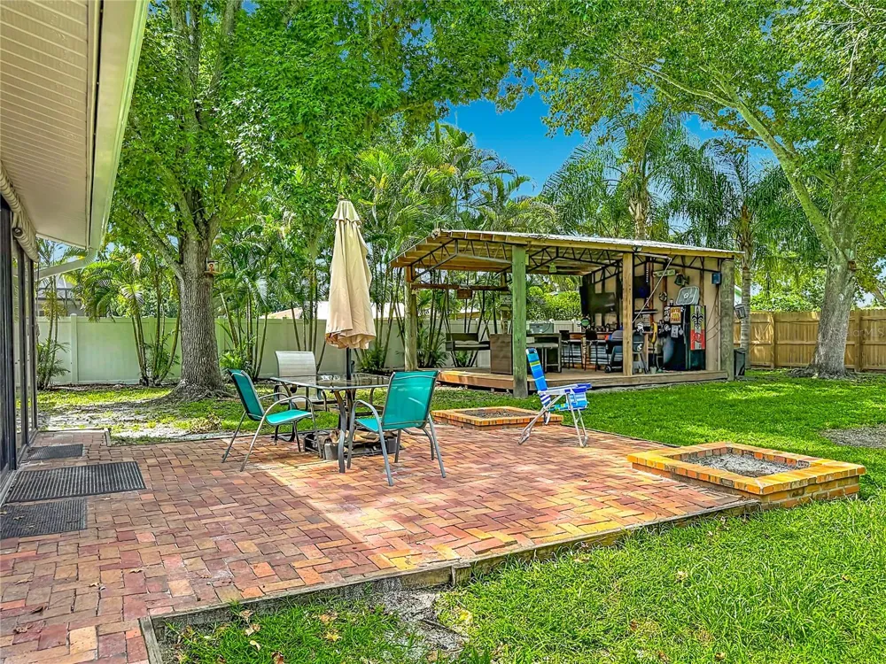 1953 ROLLING GREEN CIRCLE Sarasota, FL 34240