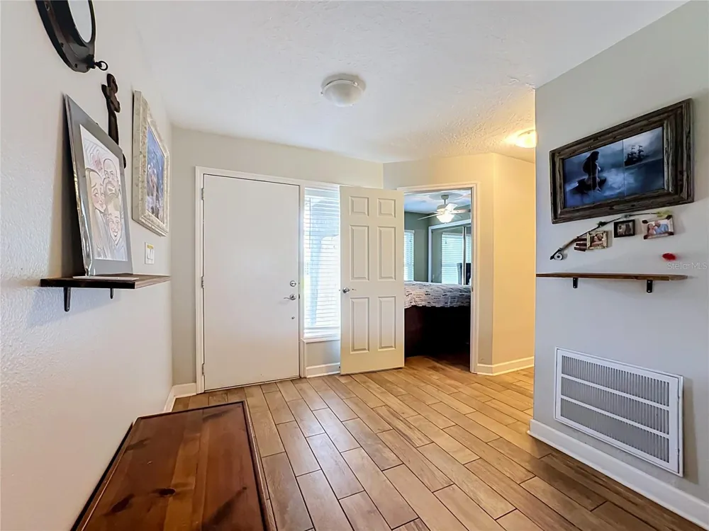 1953 ROLLING GREEN CIRCLE Sarasota, FL 34240