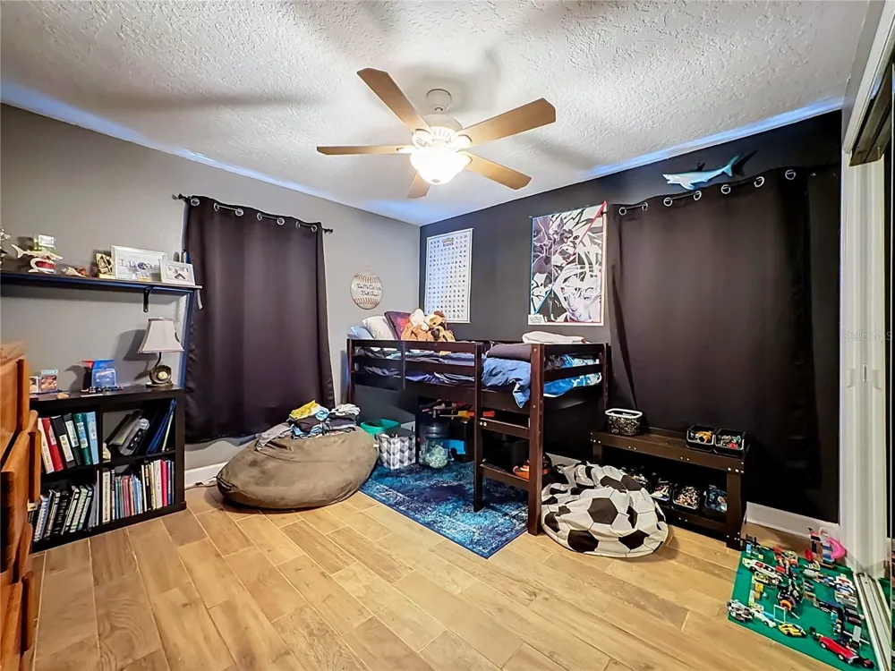 1953 ROLLING GREEN CIRCLE Sarasota, FL 34240