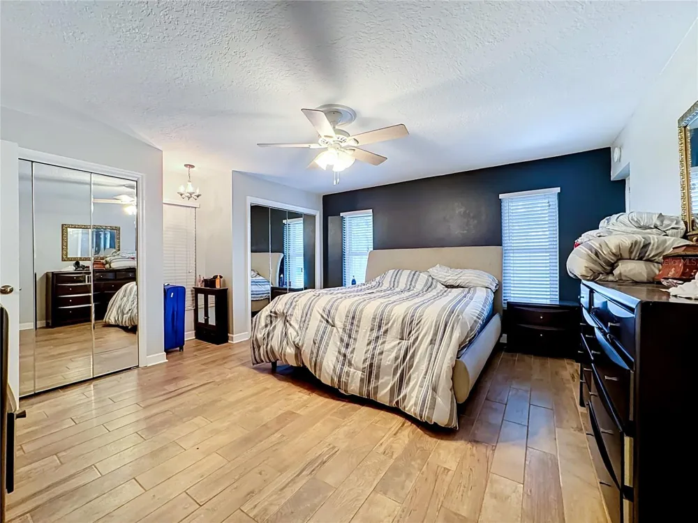 1953 ROLLING GREEN CIRCLE Sarasota, FL 34240