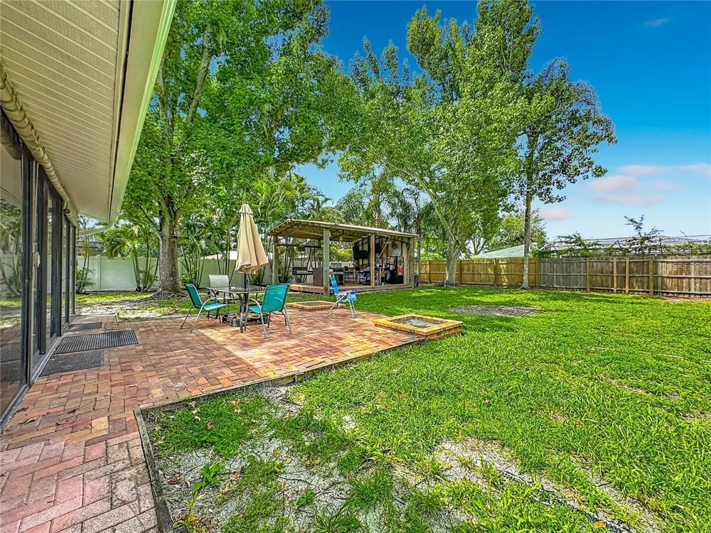 1953 ROLLING GREEN CIRCLE Sarasota, FL 34240