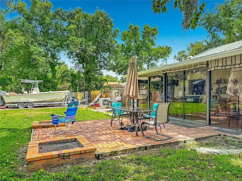 1953 ROLLING GREEN CIRCLE Sarasota, FL 34240