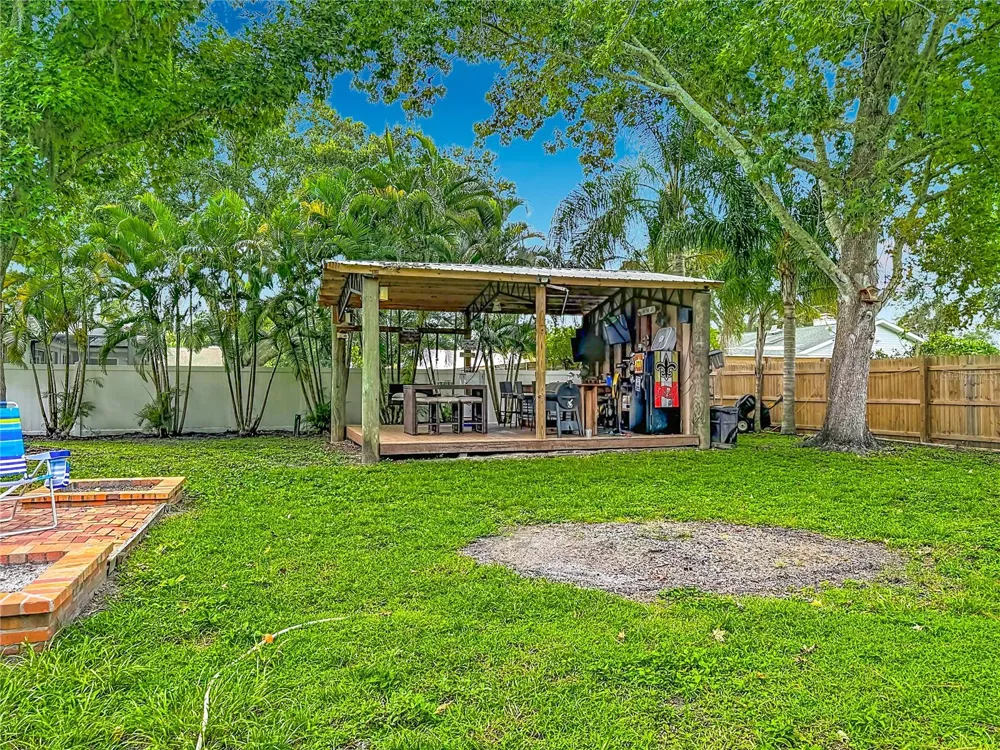 1953 ROLLING GREEN CIRCLE Sarasota, FL 34240