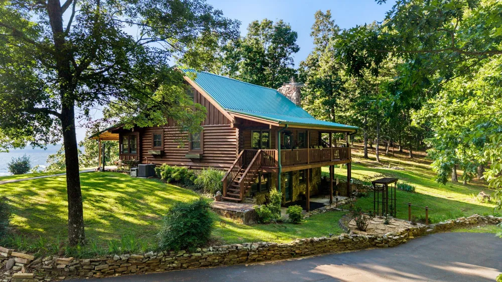 863 Porch Rock Road Pikeville, TN 37367