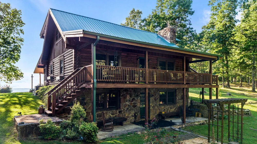 863 Porch Rock Road Pikeville, TN 37367