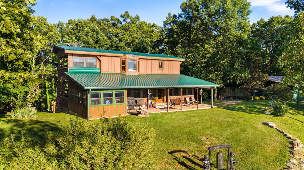 863 Porch Rock Road Pikeville, TN 37367