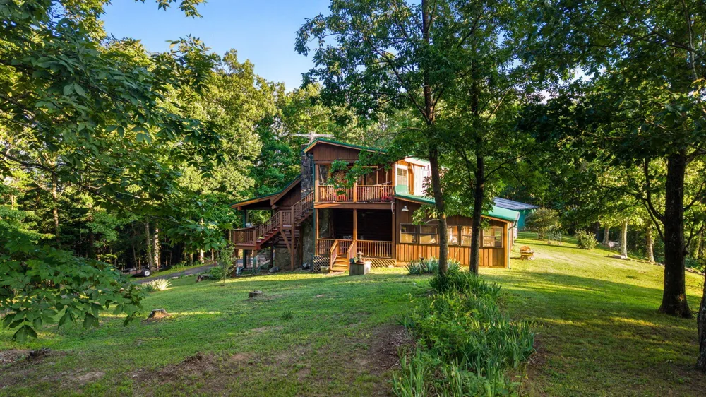 863 Porch Rock Road Pikeville, TN 37367