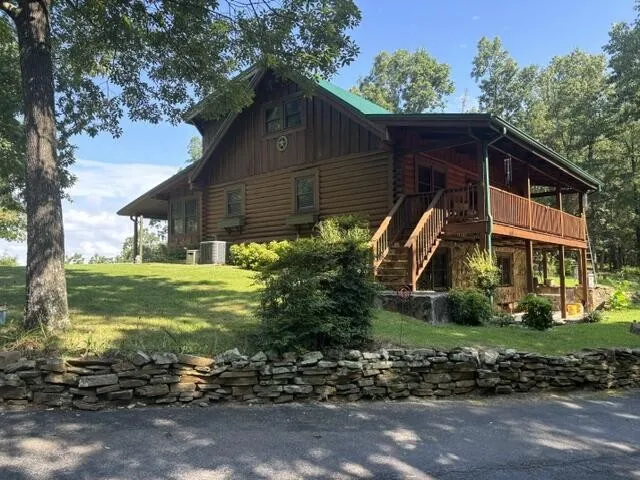 863 Porch Rock Road Pikeville, TN 37367