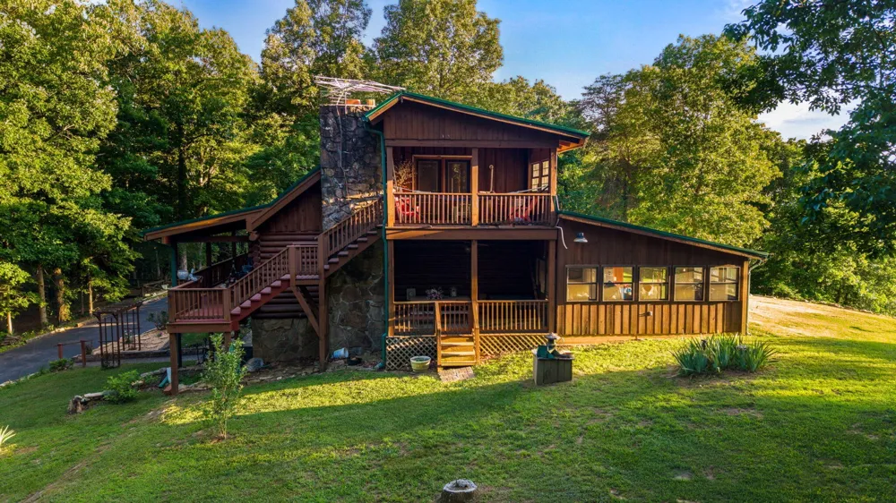 863 Porch Rock Road Pikeville, TN 37367
