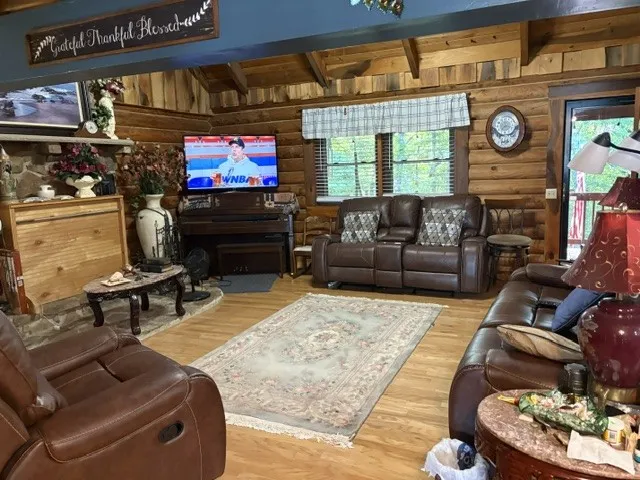863 Porch Rock Road Pikeville, TN 37367