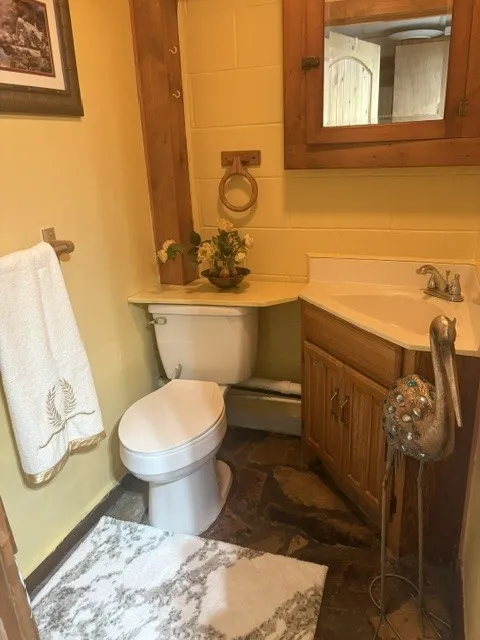 863 Porch Rock Road Pikeville, TN 37367