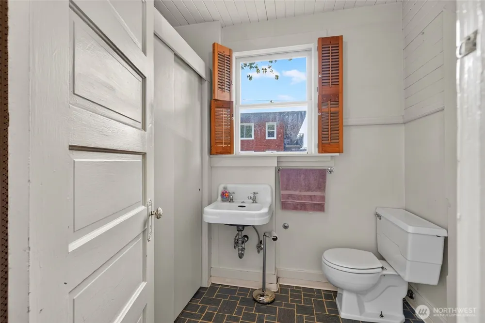 115 3rd Avenue Edmonds, WA 98020