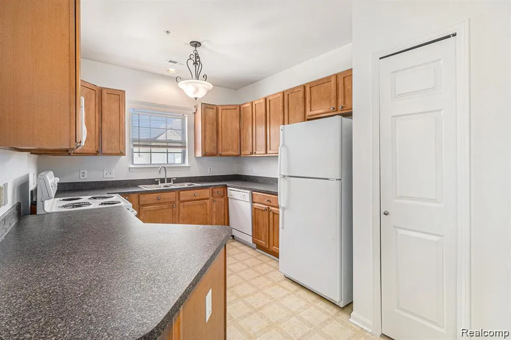 13210 Addington Dr Drive Commerce Charter Township, MI 48390