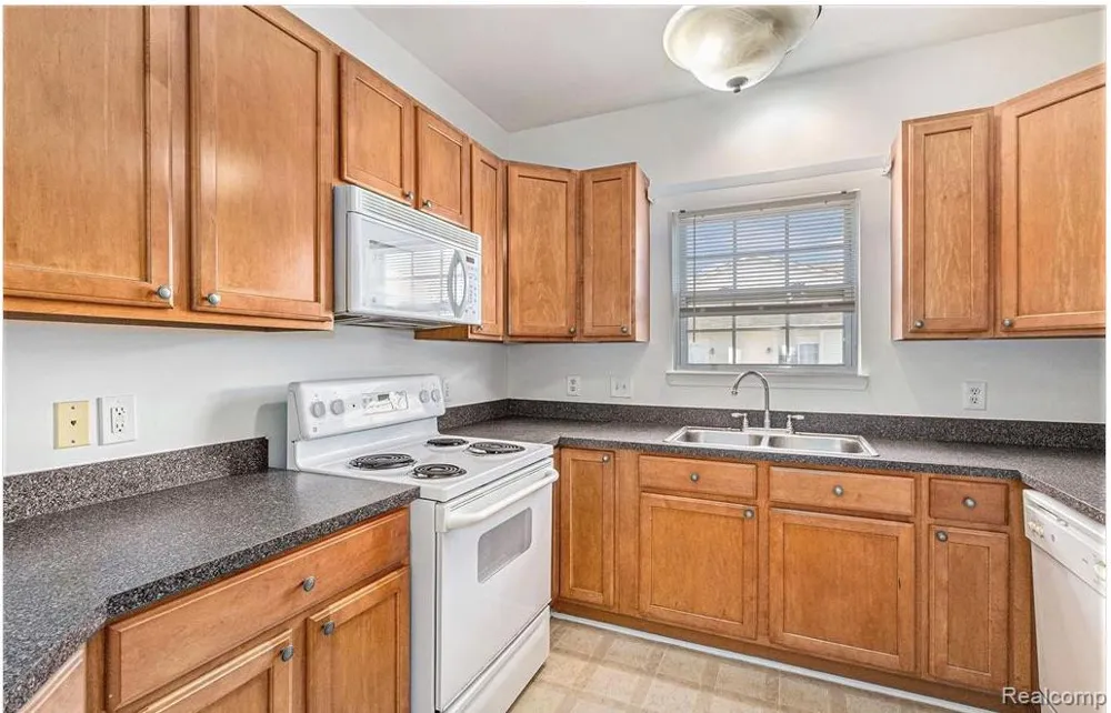 13210 Addington Dr Drive Commerce Charter Township, MI 48390