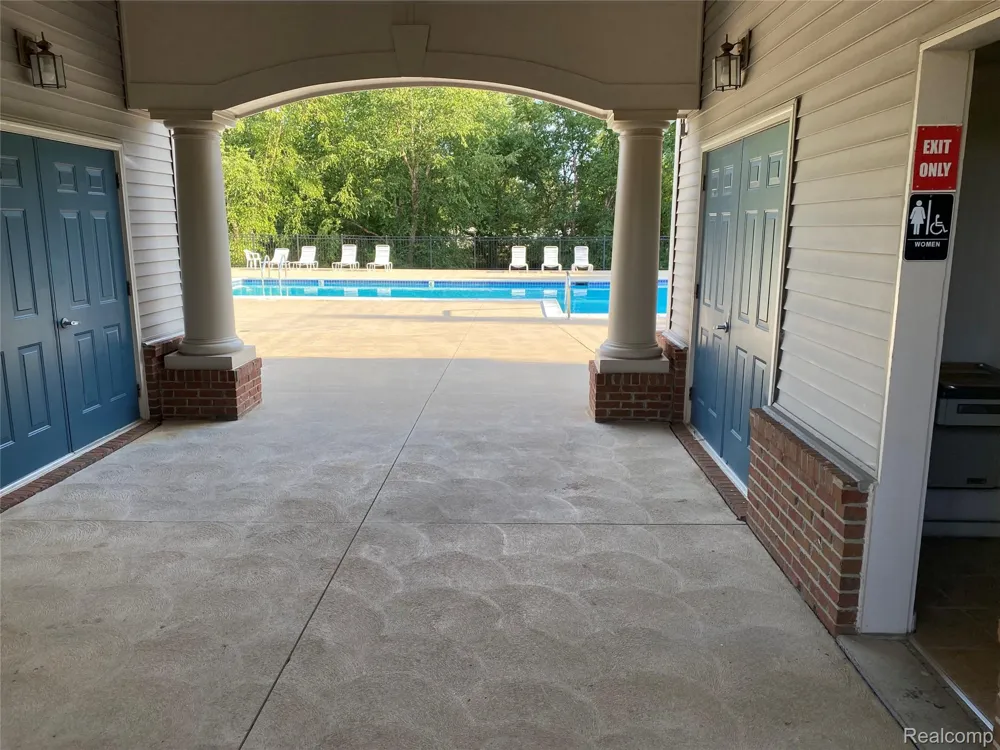 13210 Addington Dr Drive Commerce Charter Township, MI 48390