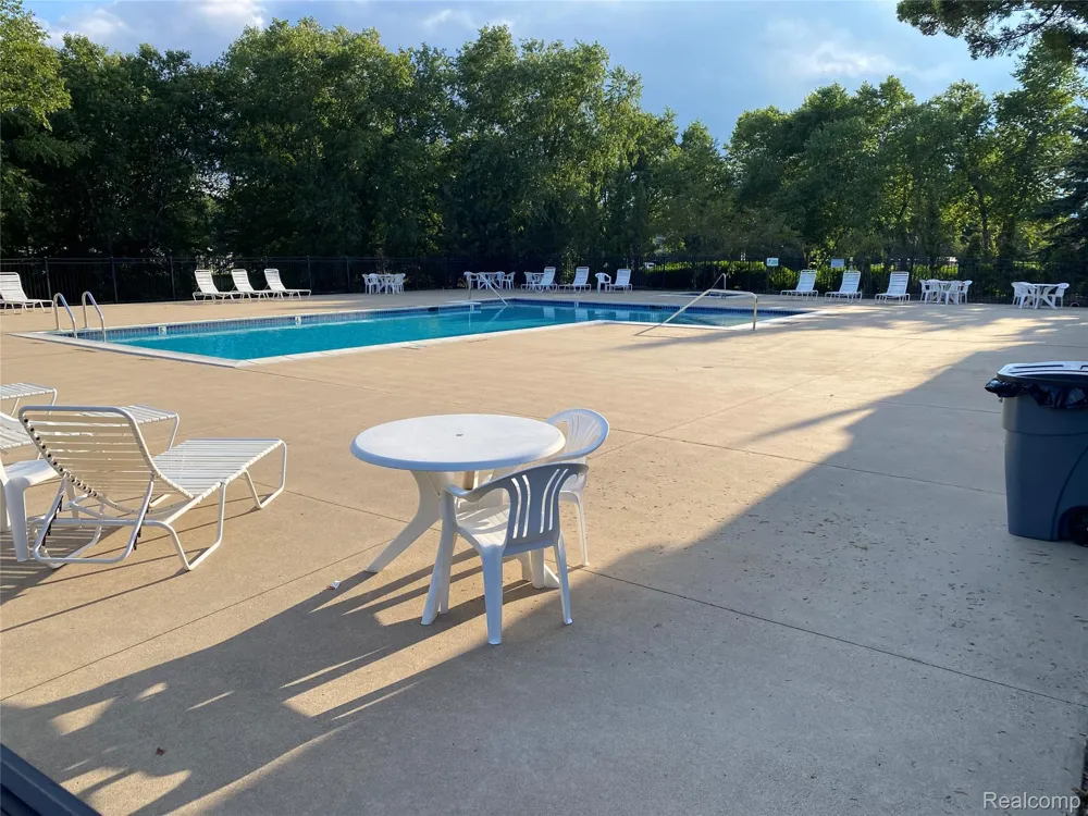 13210 Addington Dr Drive Commerce Charter Township, MI 48390