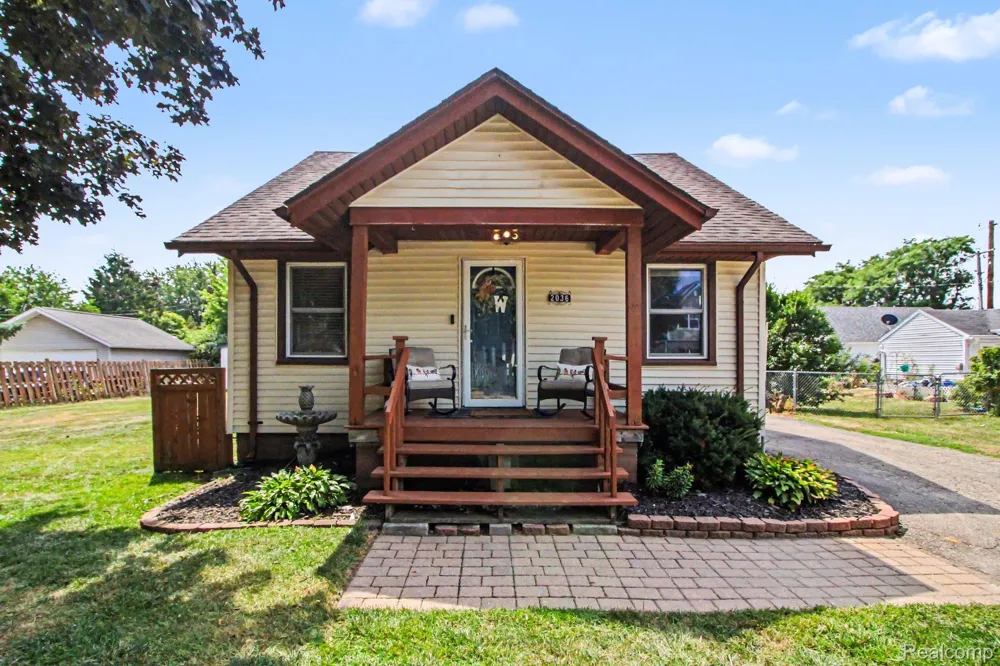 2036 Cecil Drive Troy City, MI 48083