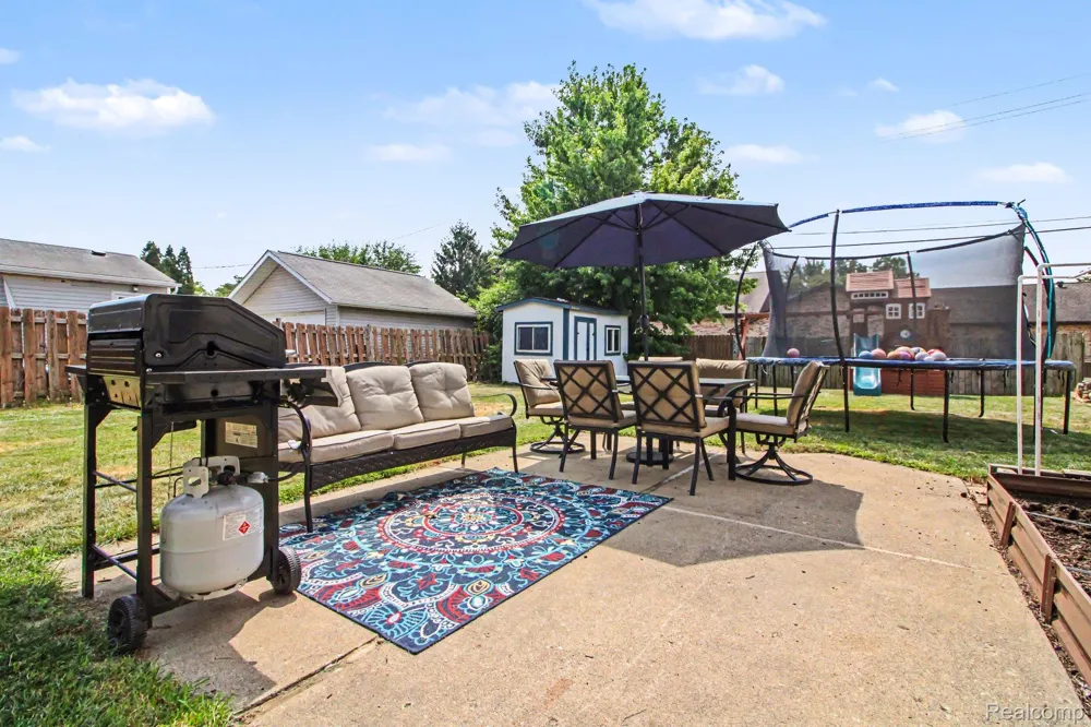 2036 Cecil Drive Troy City, MI 48083