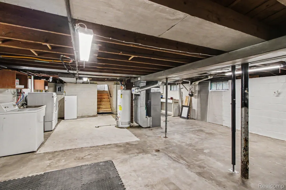2036 Cecil Drive Troy City, MI 48083