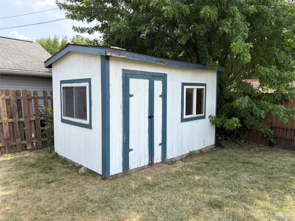 2036 Cecil Drive Troy City, MI 48083